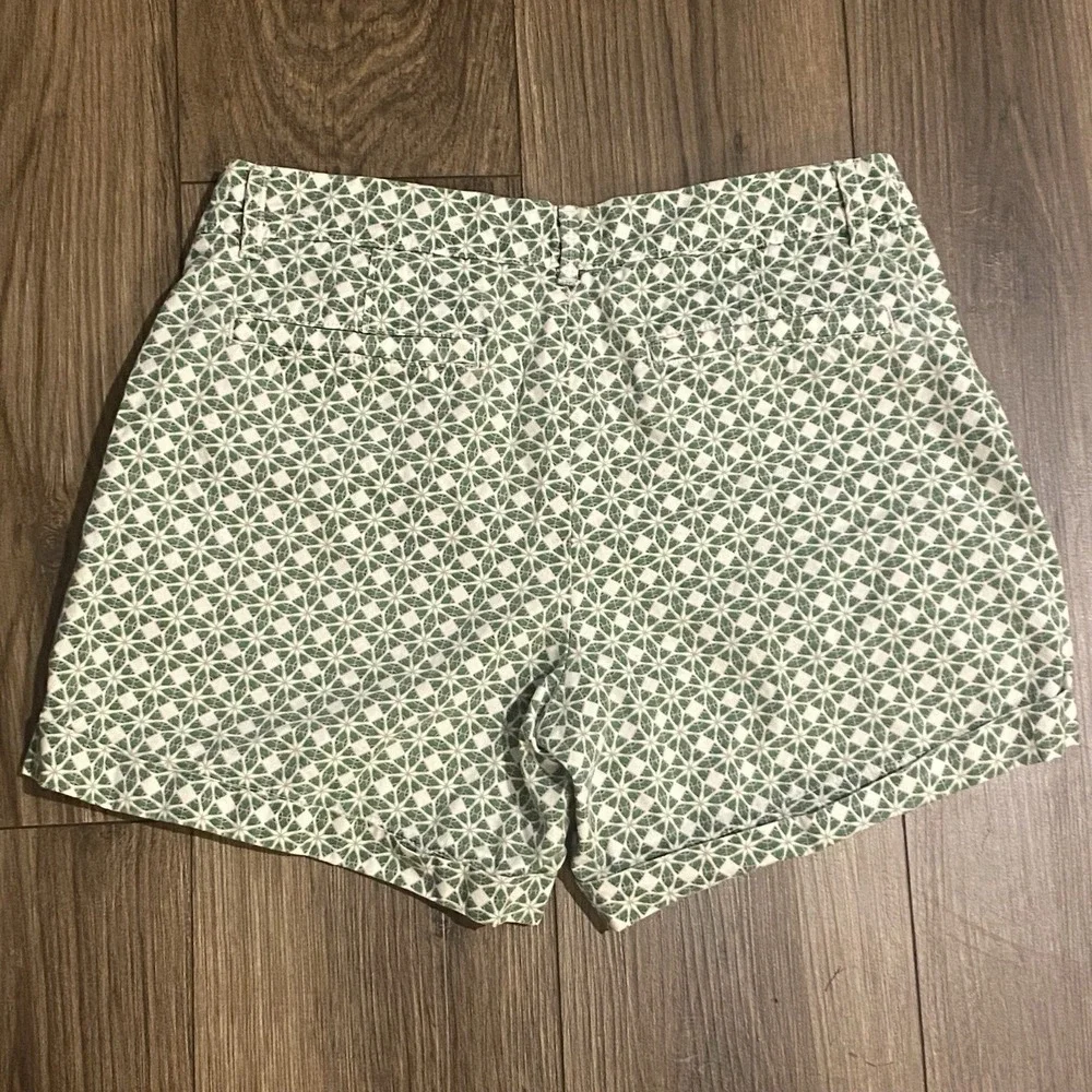 Banana Republic Shorts Women's Size 4 Chino Casual Cotton Cuffed Green Patterned